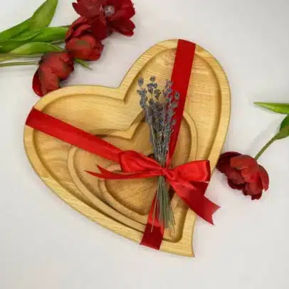 Set din Platouri „Inimă de Lemn”