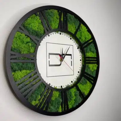 Ceas corporativ cu licheni