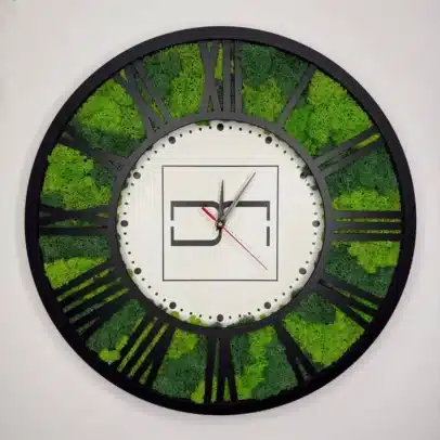 Ceas corporativ cu licheni