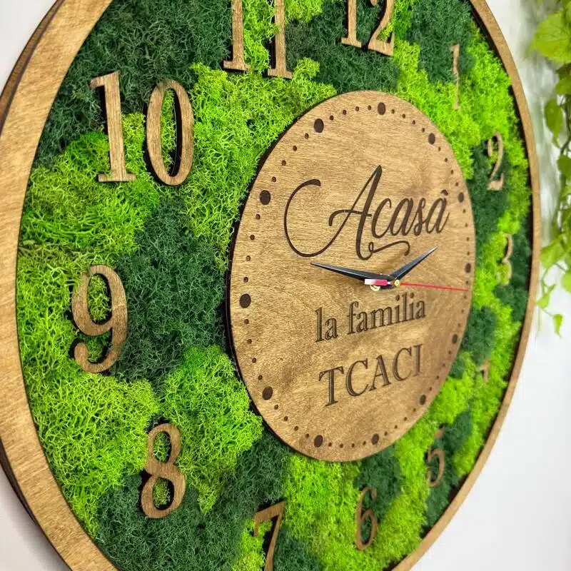 Ceas cu licheni personalizat