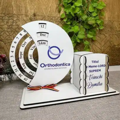 Organizator cu calendar veșnic personalizat